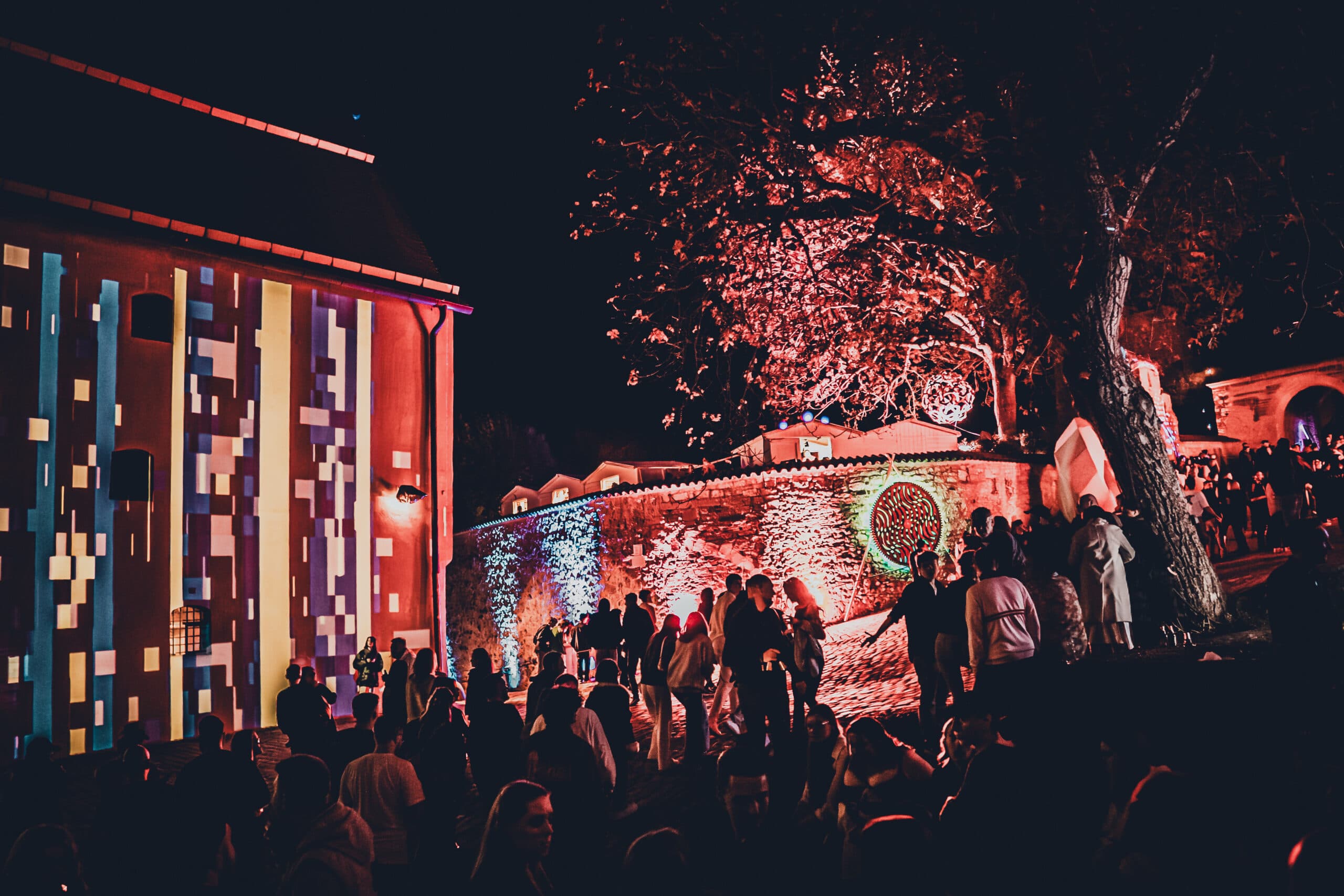 Rotierende Lichtkörper mit Moire-Effekt – Lichtkunst Festival Heidenheim