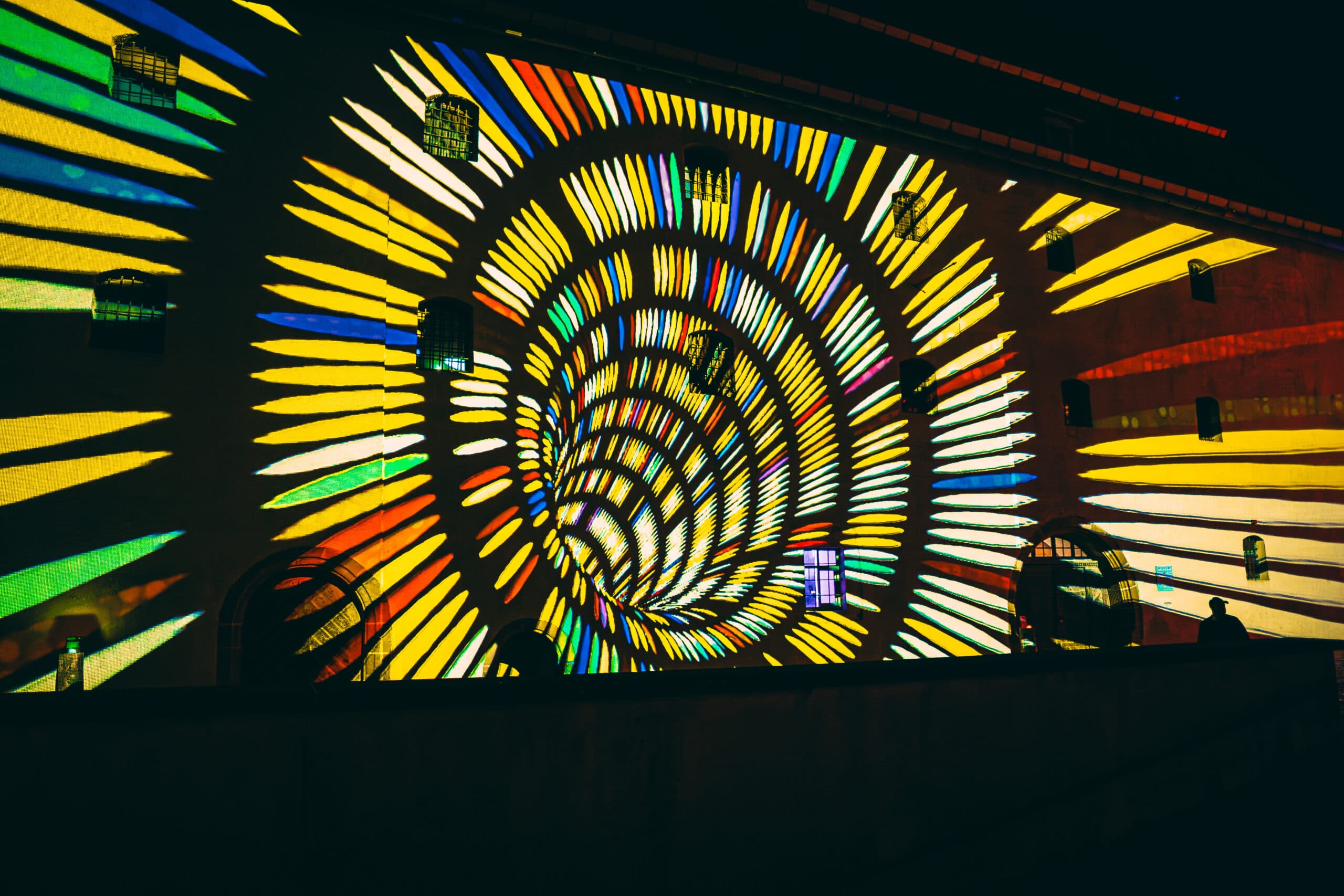 Begehbare Lichtspirale aus LEDs – Lichtkunst Festival Heidenheim